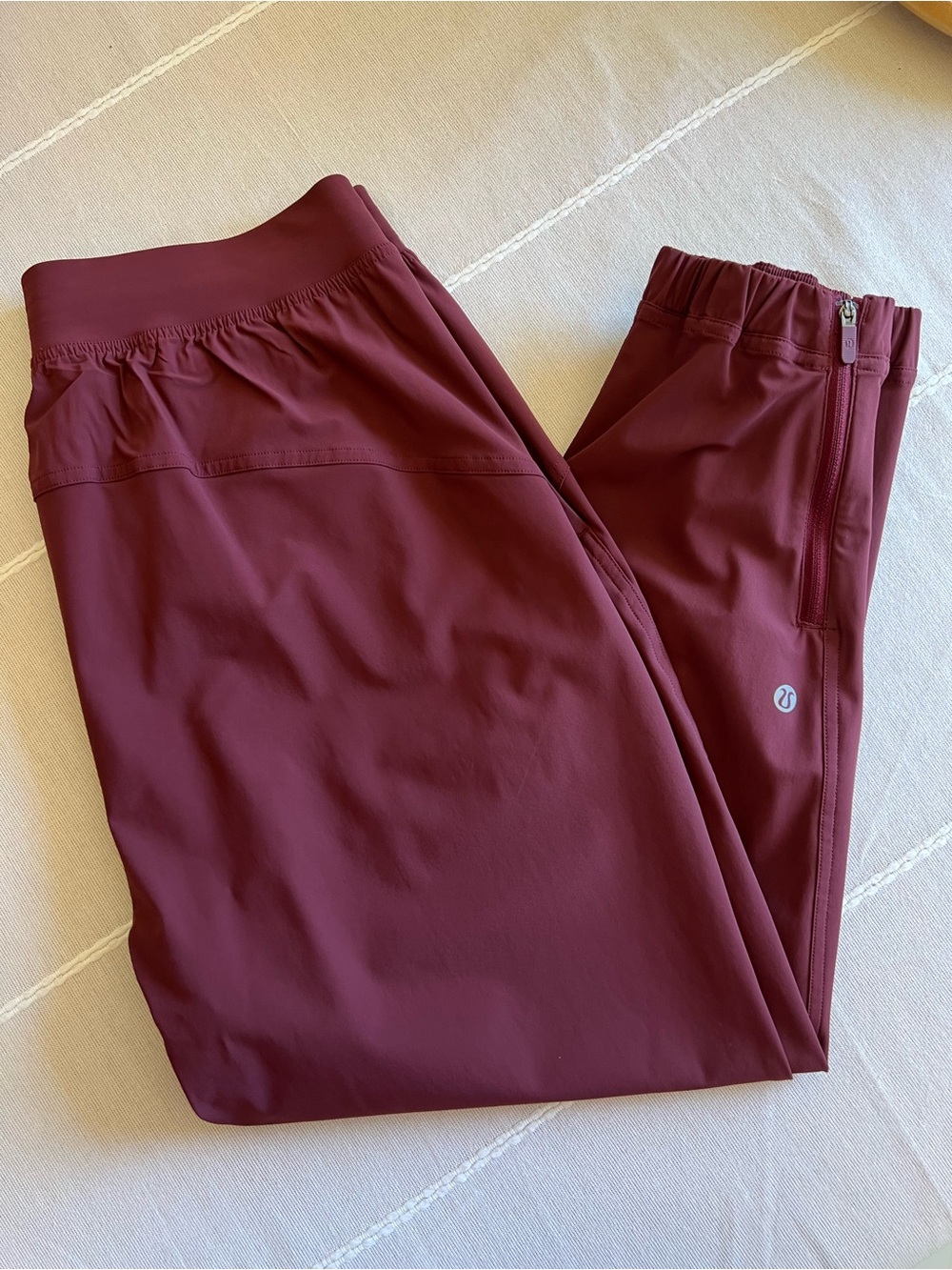 adapted state high-rise jogger